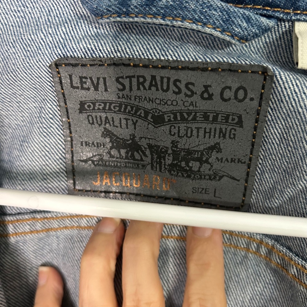 Levis Jacquard Denim Trucker Jacket Blue Medium Wash Womens Size Large L - Picture 3 of 8